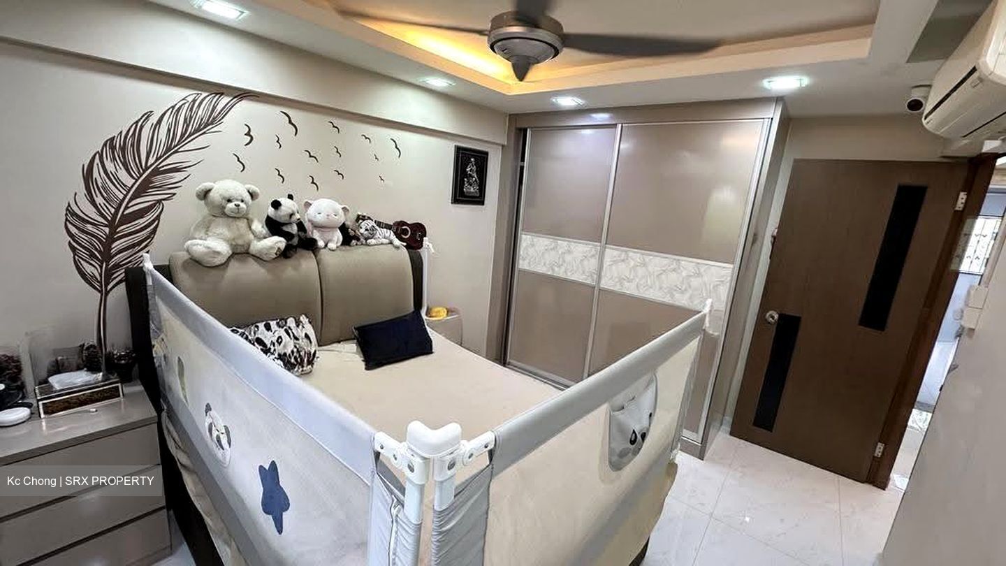 Blk 241 Jurong East Street 24 (Jurong East), HDB 3 Rooms #611102171